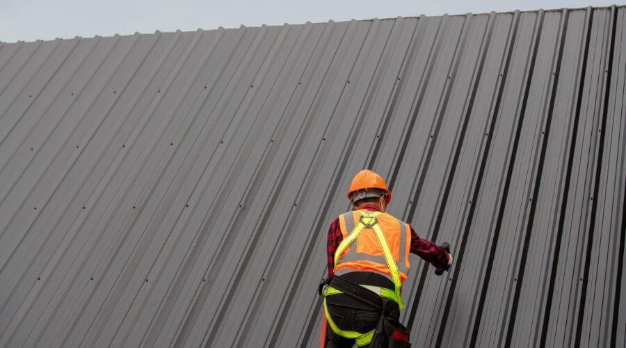 Professional gutter cleaning in Paulina, OR